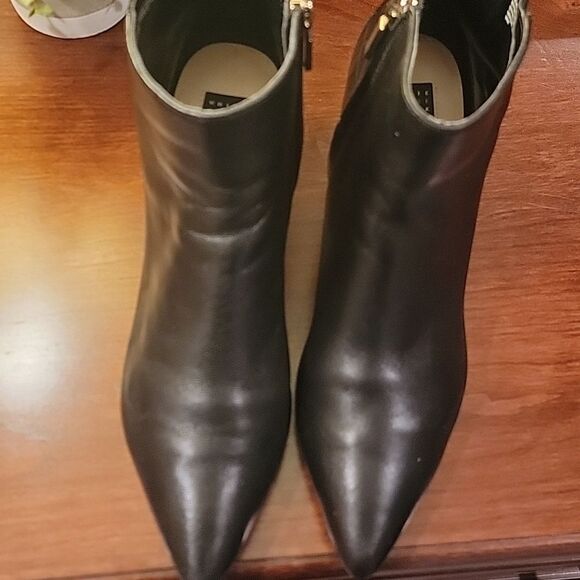 WHBM Elegant Black Ankle Boots SZ 9 - Picture 4 of 6